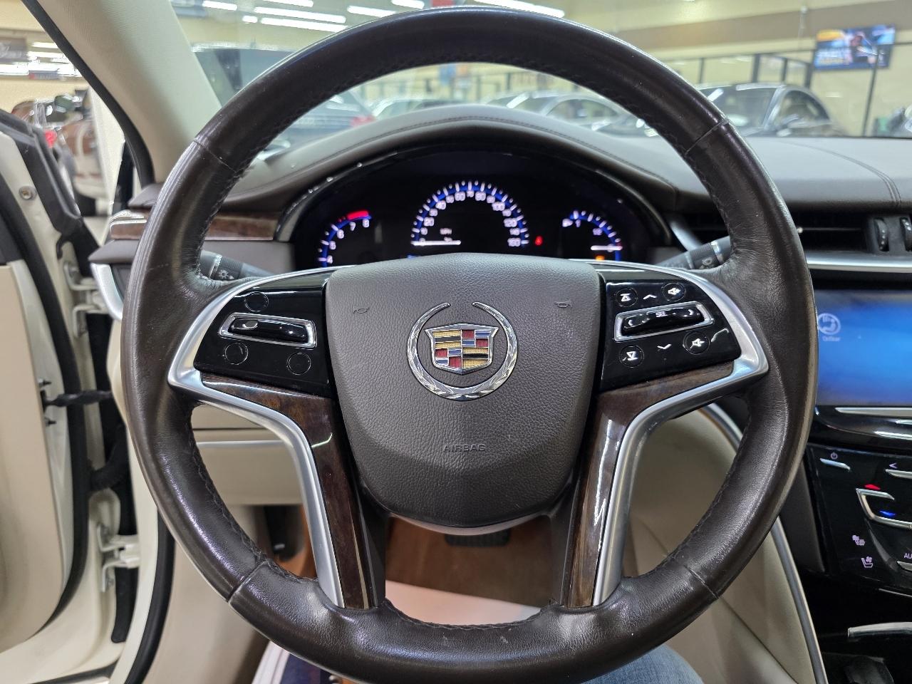 Cadillac XTS Luxury 2013