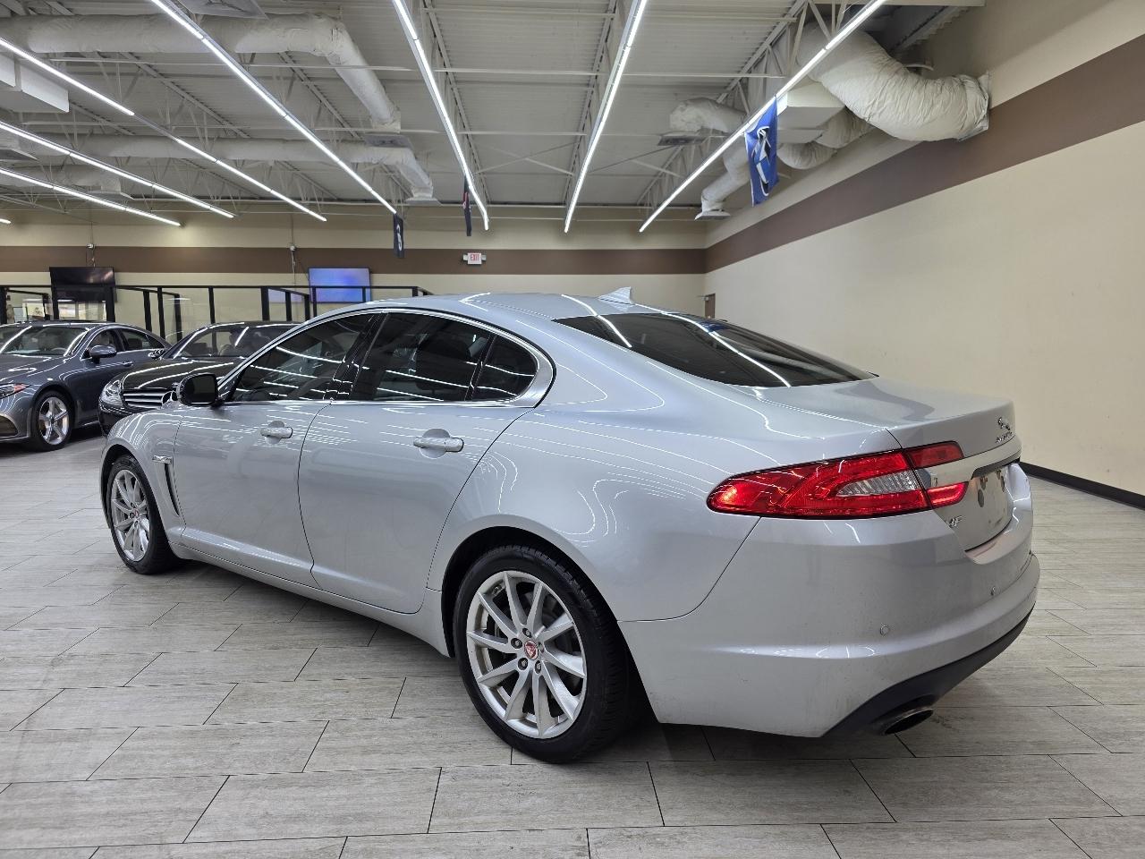 Jaguar XF-Series XF 2.0L I4T 2014