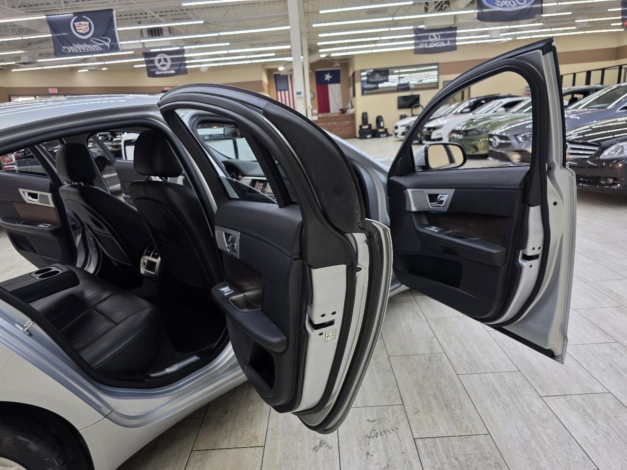 Jaguar XF-Series XF 2.0L I4T 2014