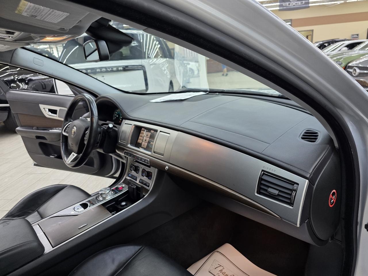 Jaguar XF-Series XF 2.0L I4T 2014