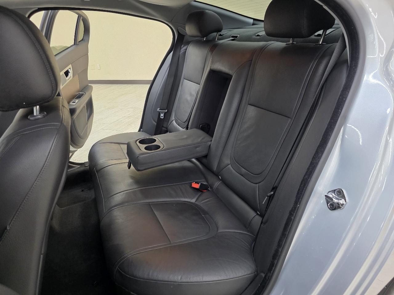 Jaguar XF-Series XF 2.0L I4T 2014