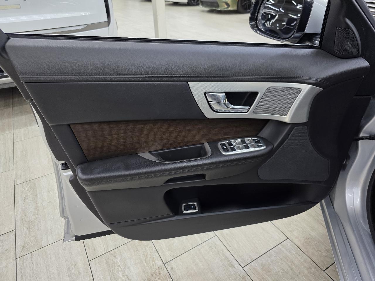 Jaguar XF-Series XF 2.0L I4T 2014