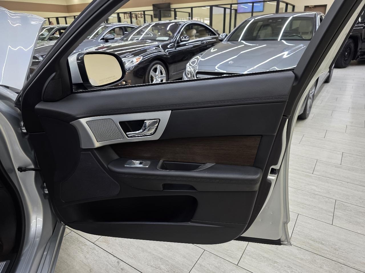 Jaguar XF-Series XF 2.0L I4T 2014