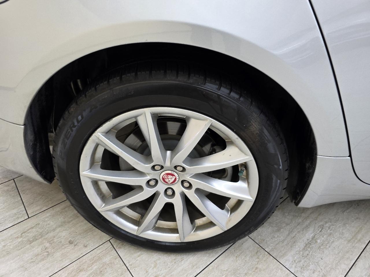Jaguar XF-Series XF 2.0L I4T 2014