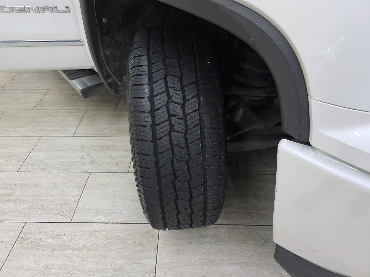 GMC Sierra 1500 Denali Crew Cab Short Box 4WD 2017