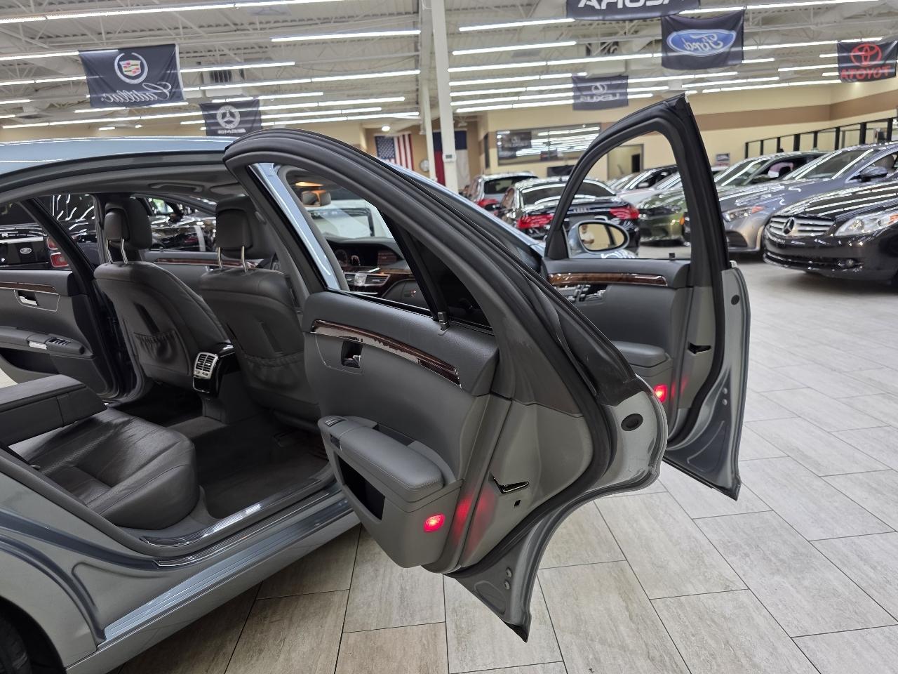 Mercedes-Benz S-Class S550 2008