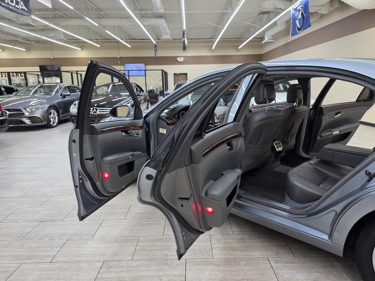 Mercedes-Benz S-Class S550 2008