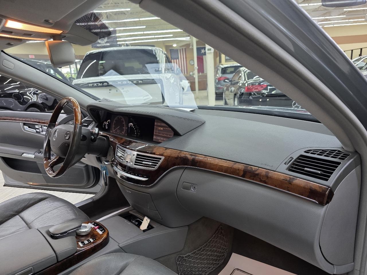 Mercedes-Benz S-Class S550 2008