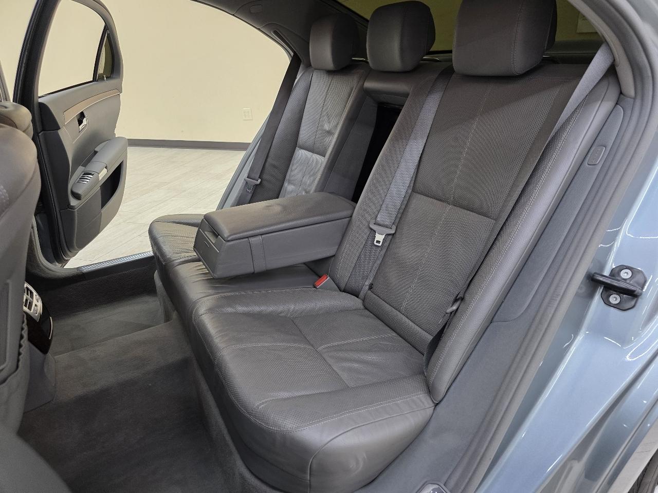 Mercedes-Benz S-Class S550 2008