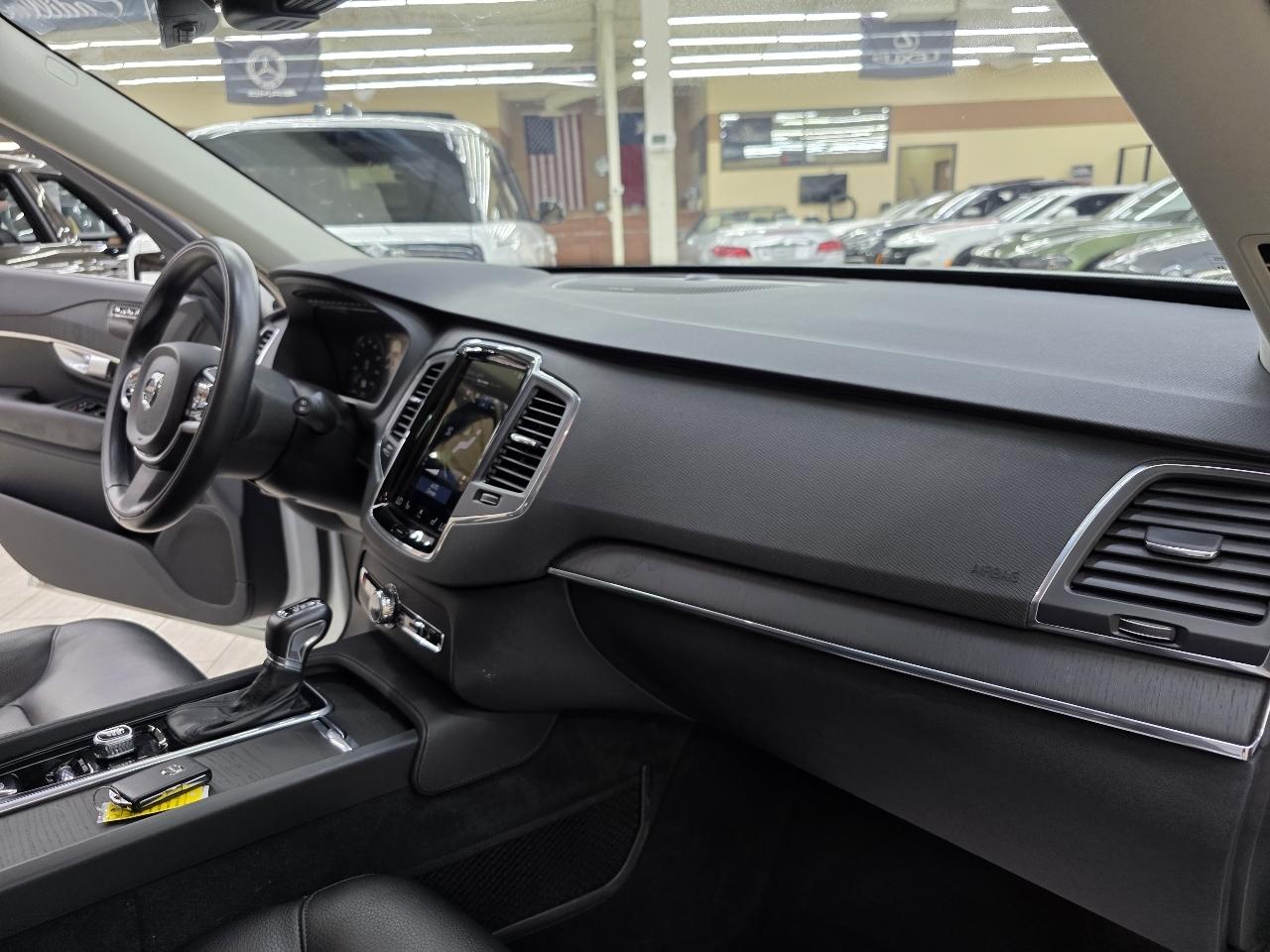 Volvo XC90 T6 Momentum AWD 2020