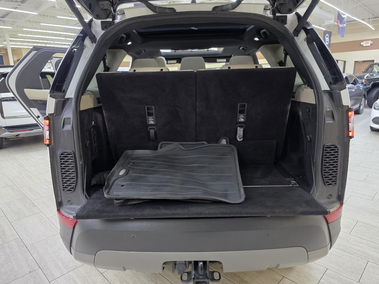 Land Rover Discovery SE 2019