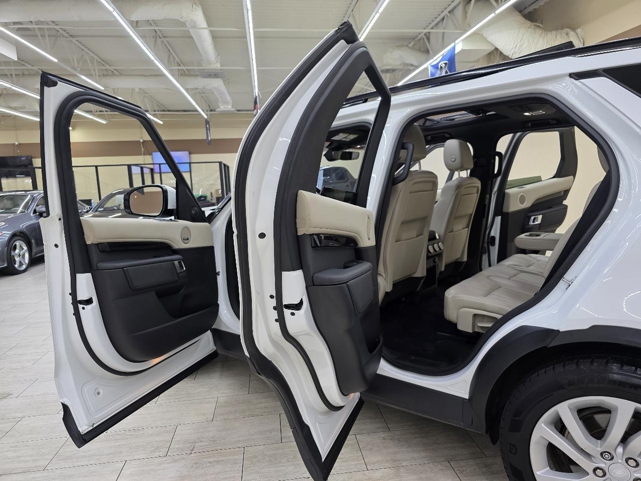 Land Rover Discovery SE 2019