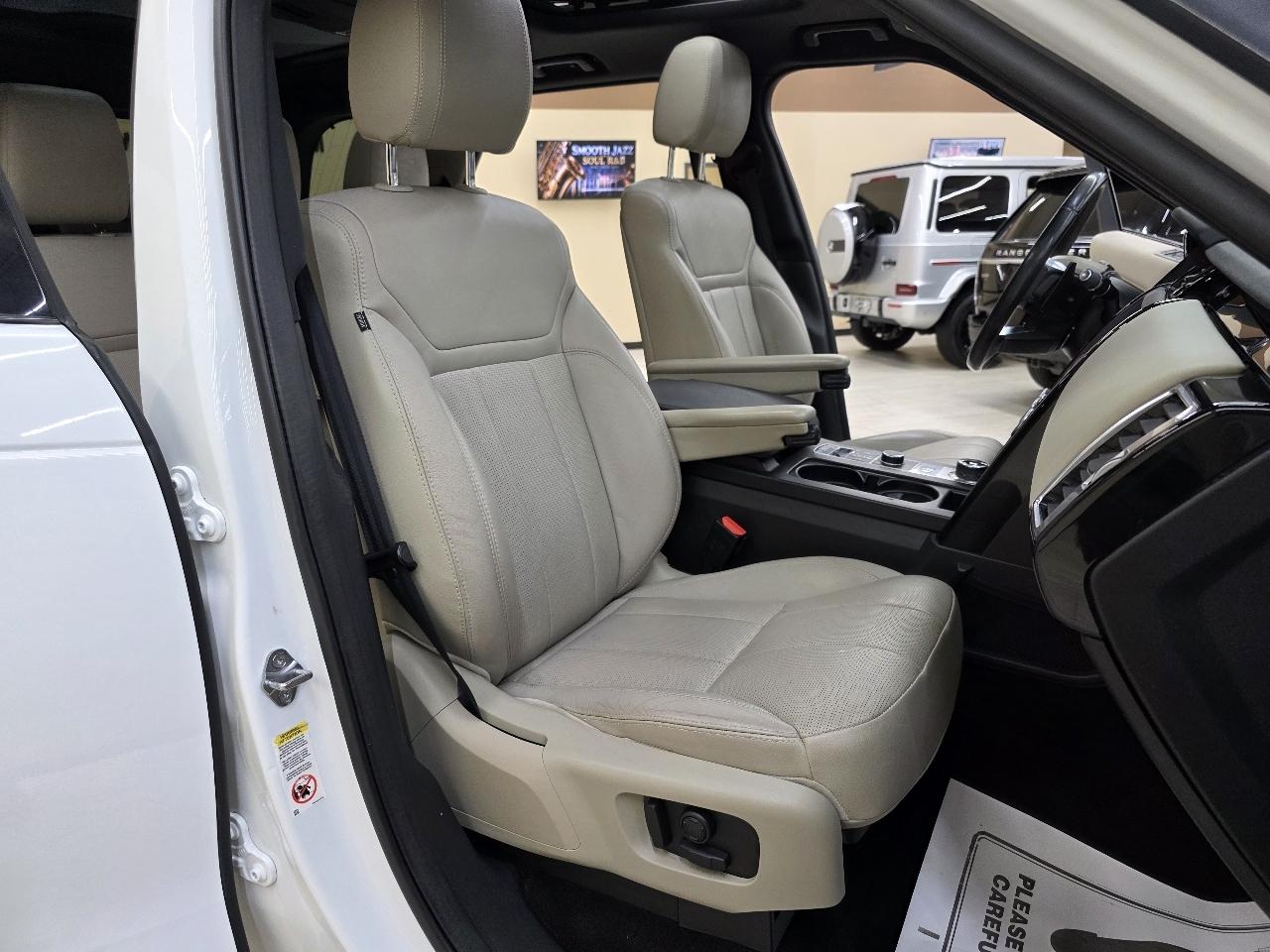 Land Rover Discovery SE 2019