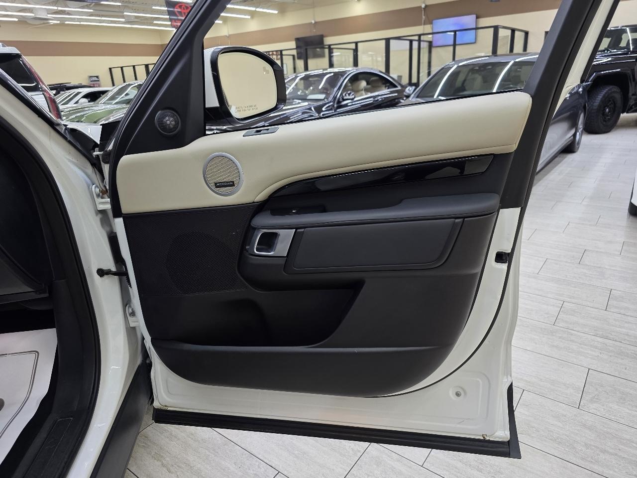 Land Rover Discovery SE 2019