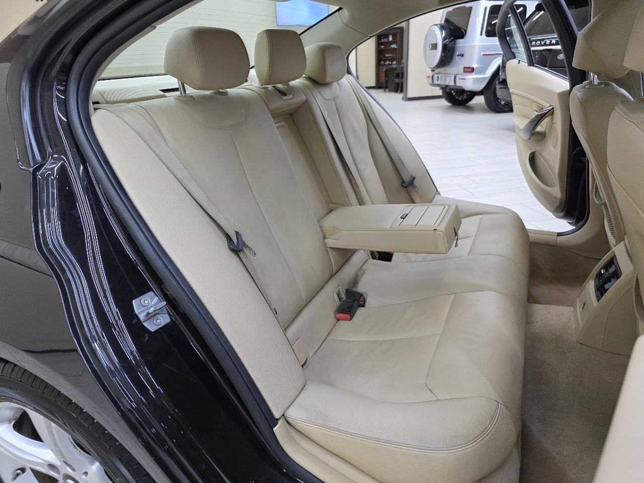 BMW 3-Series 328i Sedan 2013