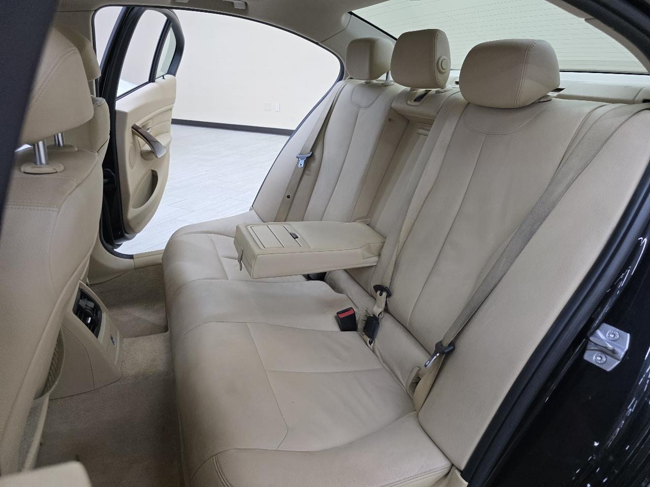 BMW 3-Series 328i Sedan 2013
