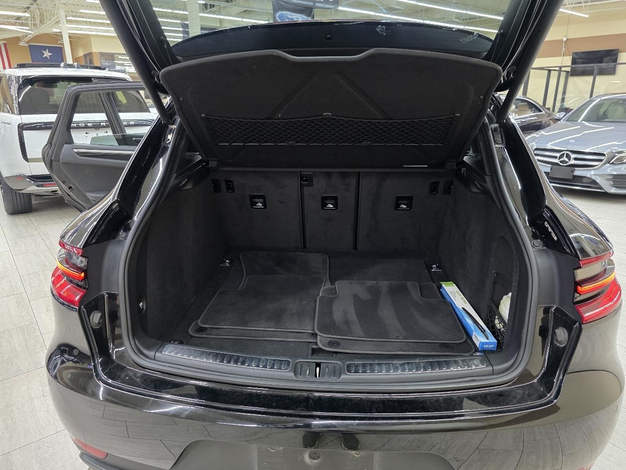 Porsche Macan  2018