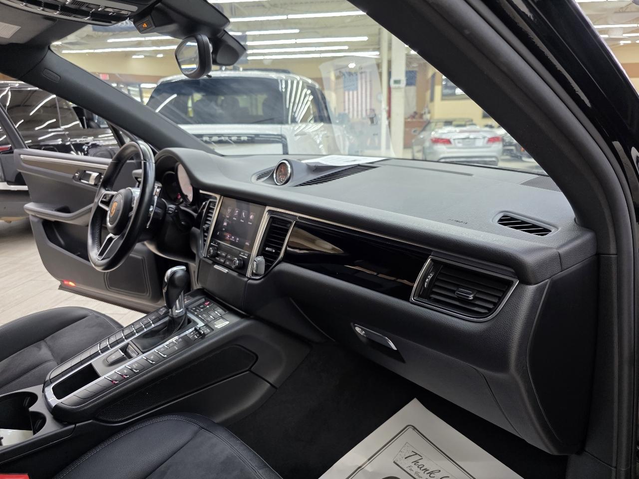 Porsche Macan  2018