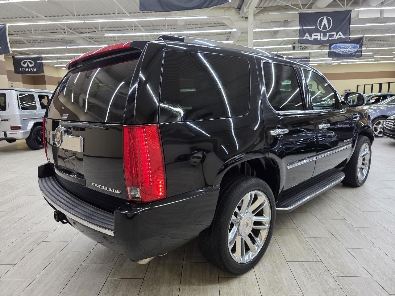 Cadillac Escalade 2WD Luxury 2012