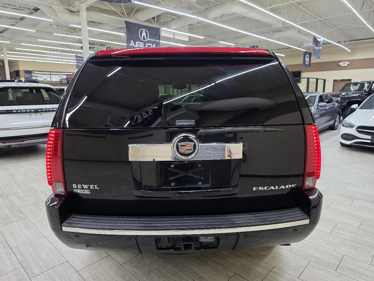 Cadillac Escalade 2WD Luxury 2012