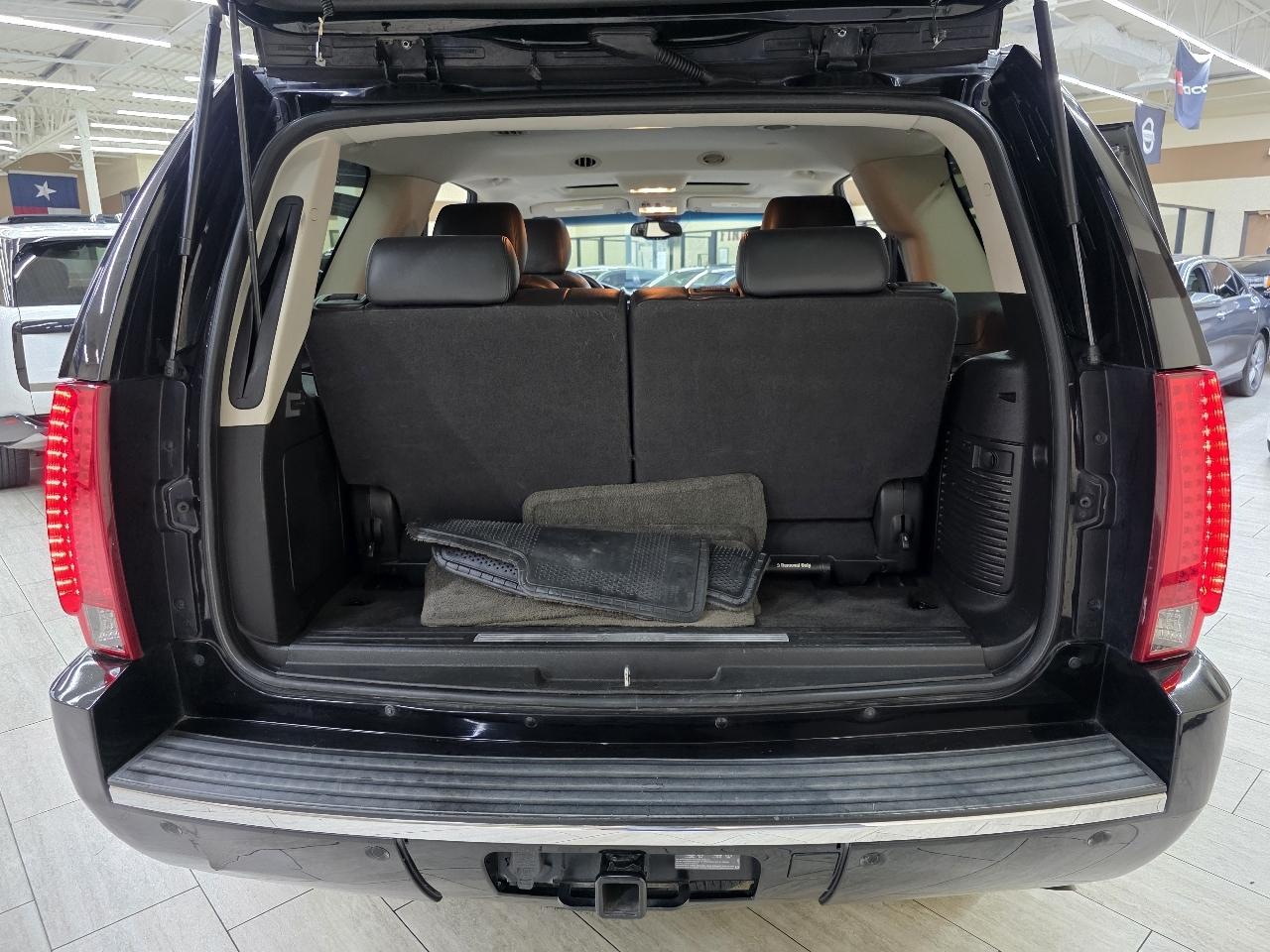Cadillac Escalade 2WD Luxury 2012