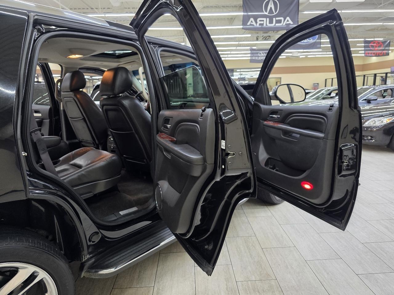 Cadillac Escalade 2WD Luxury 2012