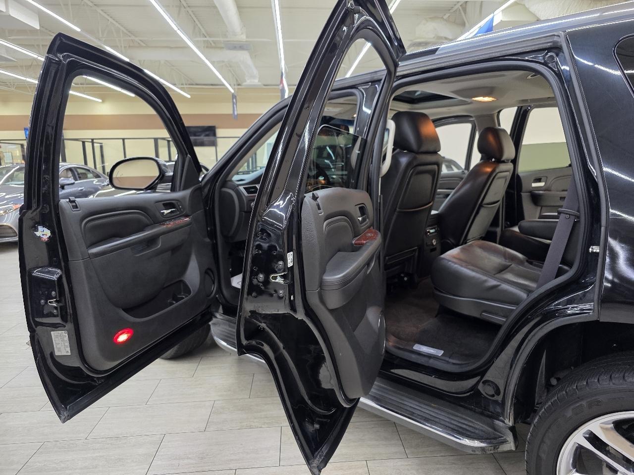 Cadillac Escalade 2WD Luxury 2012