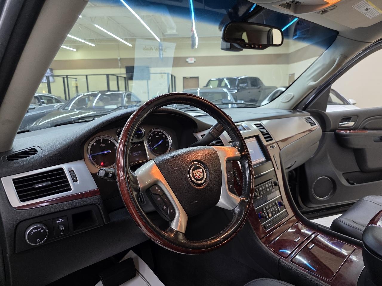 Cadillac Escalade 2WD Luxury 2012