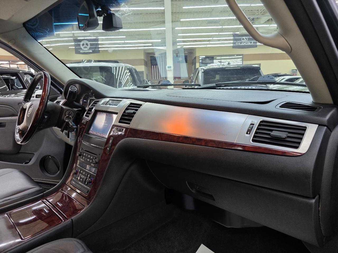 Cadillac Escalade 2WD Luxury 2012