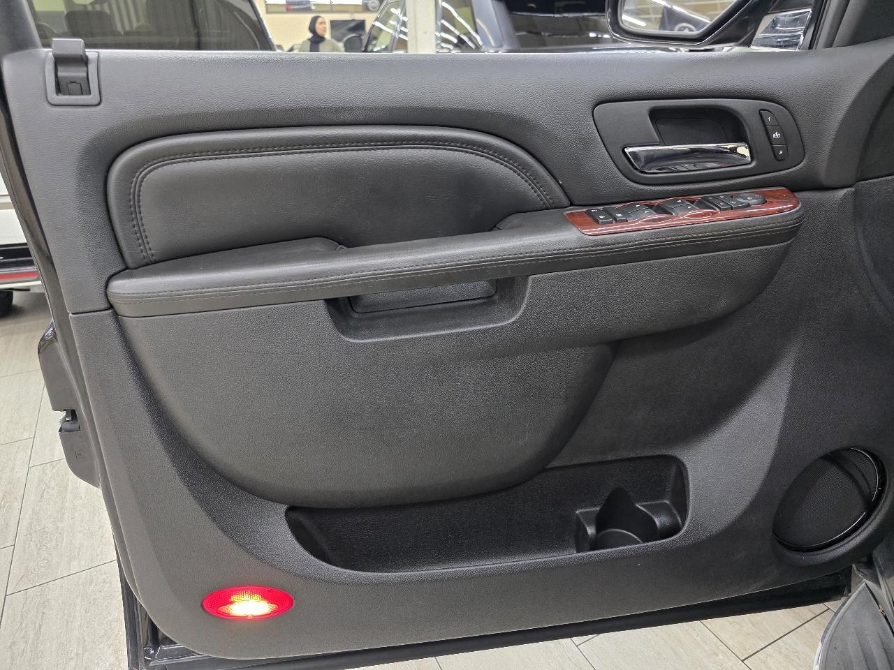 Cadillac Escalade 2WD Luxury 2012