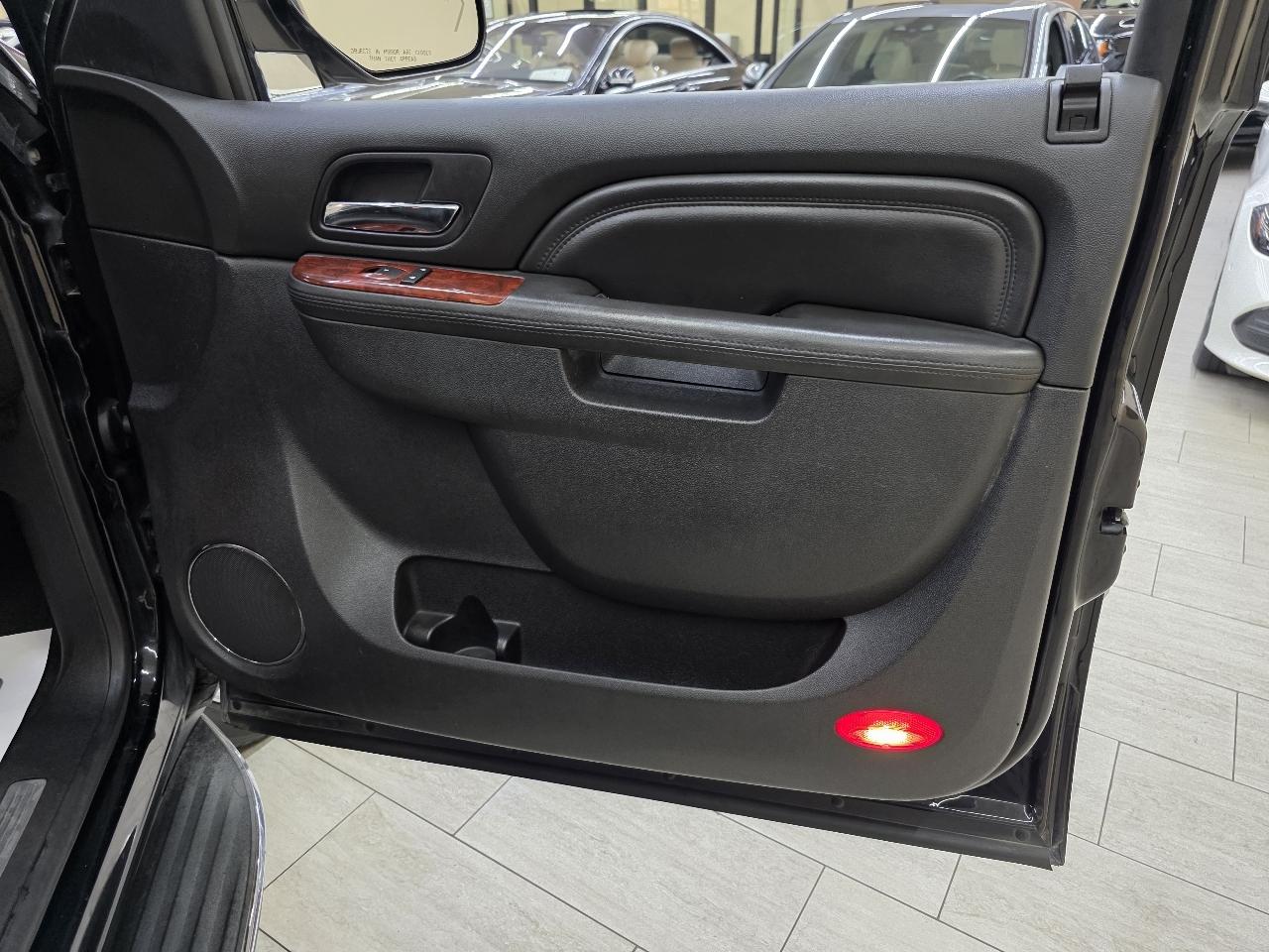 Cadillac Escalade 2WD Luxury 2012
