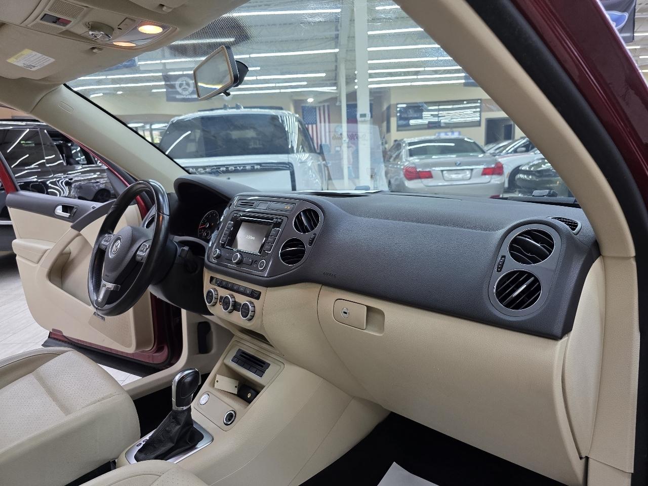 Volkswagen Tiguan S 2014