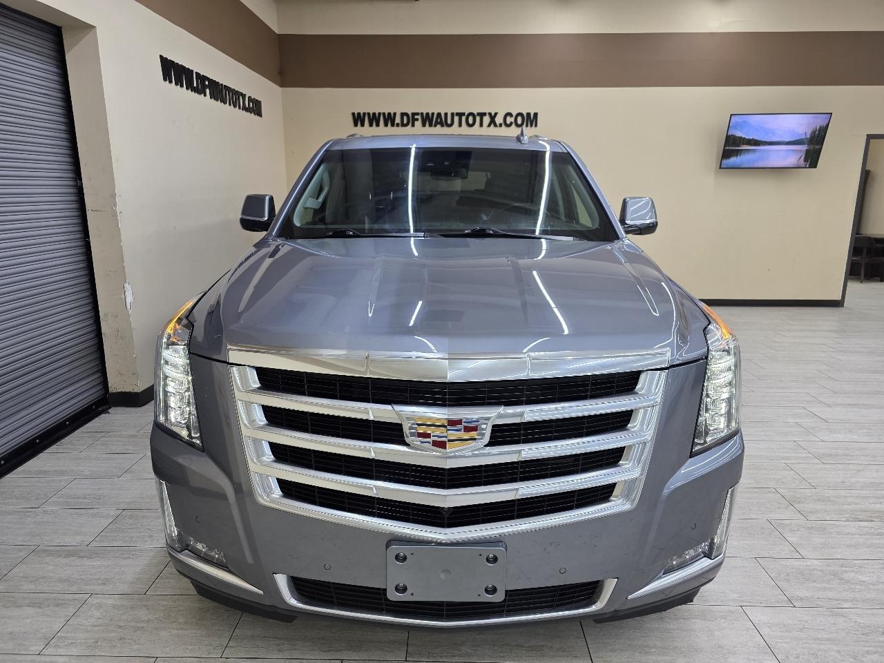 Cadillac Escalade ESV 2WD Luxury 2018