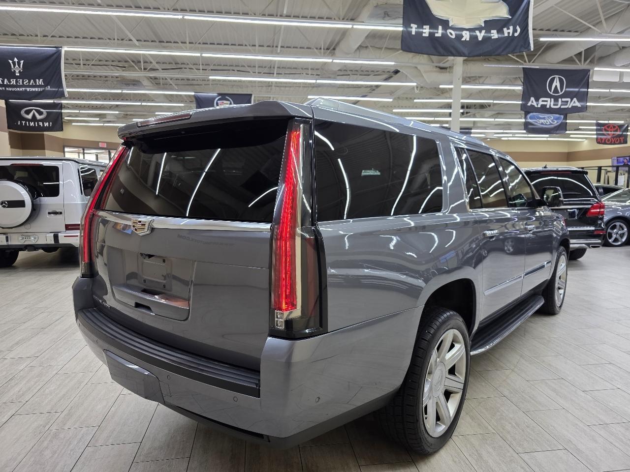 Cadillac Escalade ESV 2WD Luxury 2018
