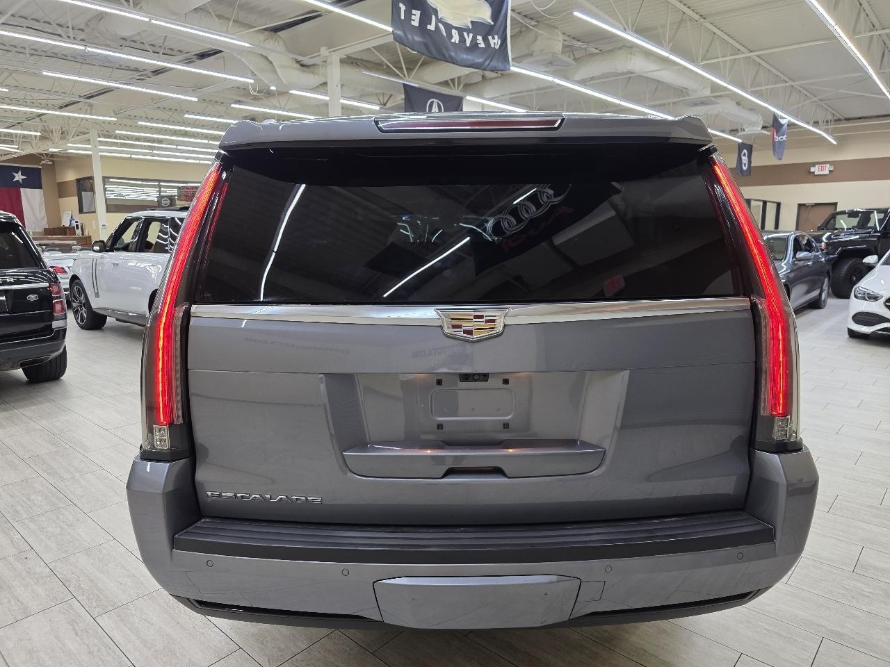 Cadillac Escalade ESV 2WD Luxury 2018