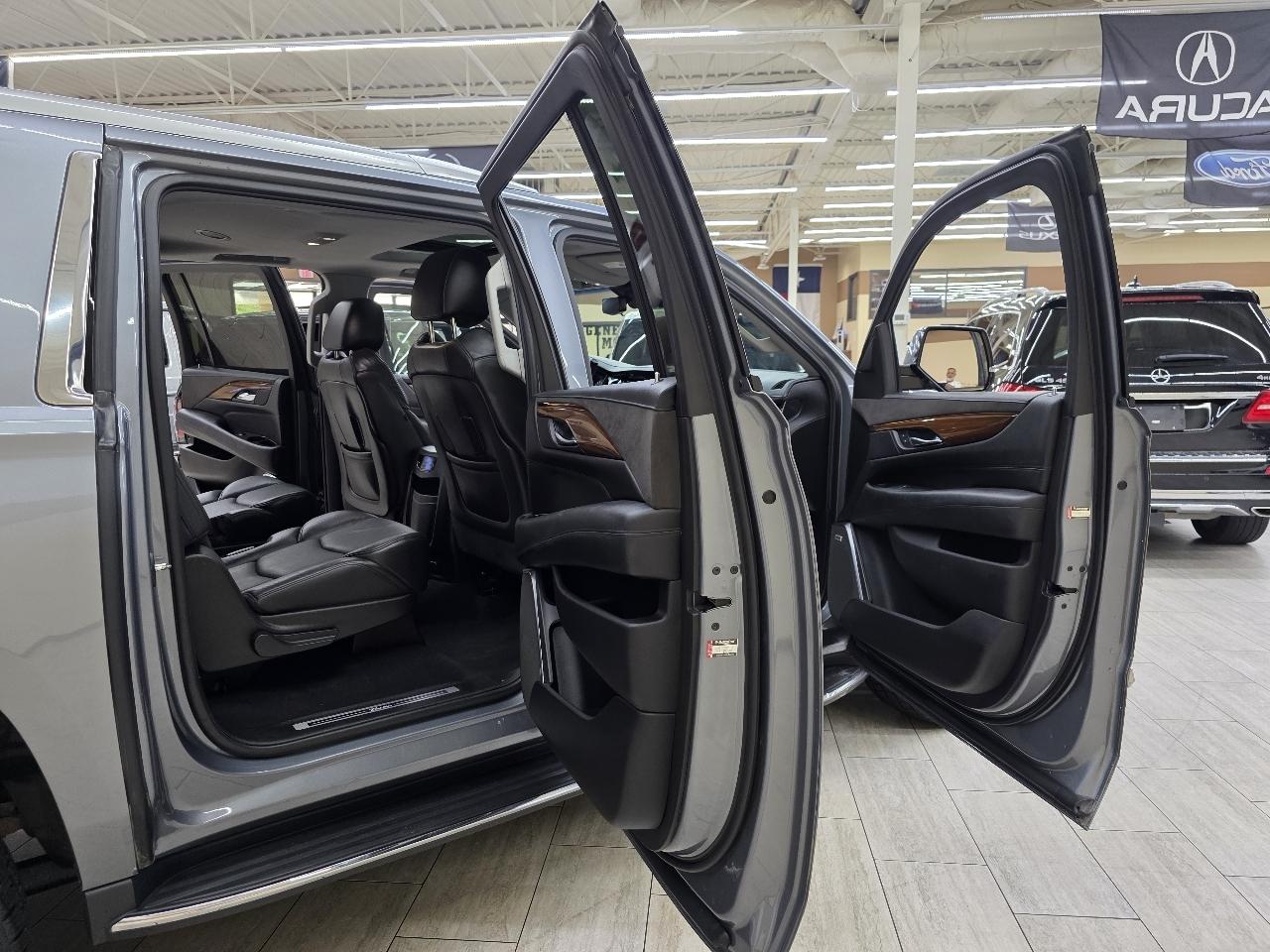 Cadillac Escalade ESV 2WD Luxury 2018