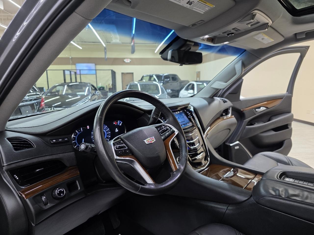 Cadillac Escalade ESV 2WD Luxury 2018