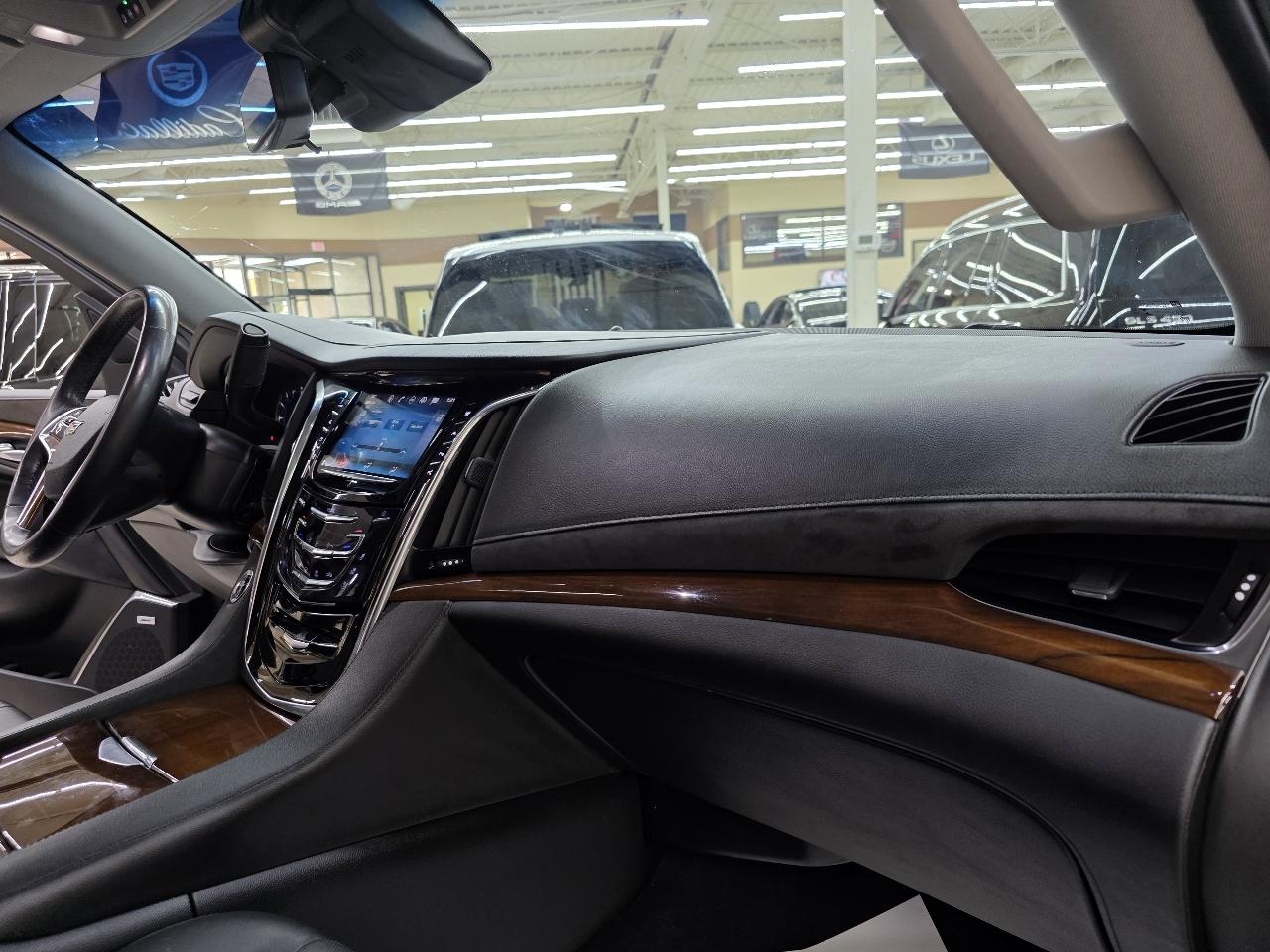Cadillac Escalade ESV 2WD Luxury 2018