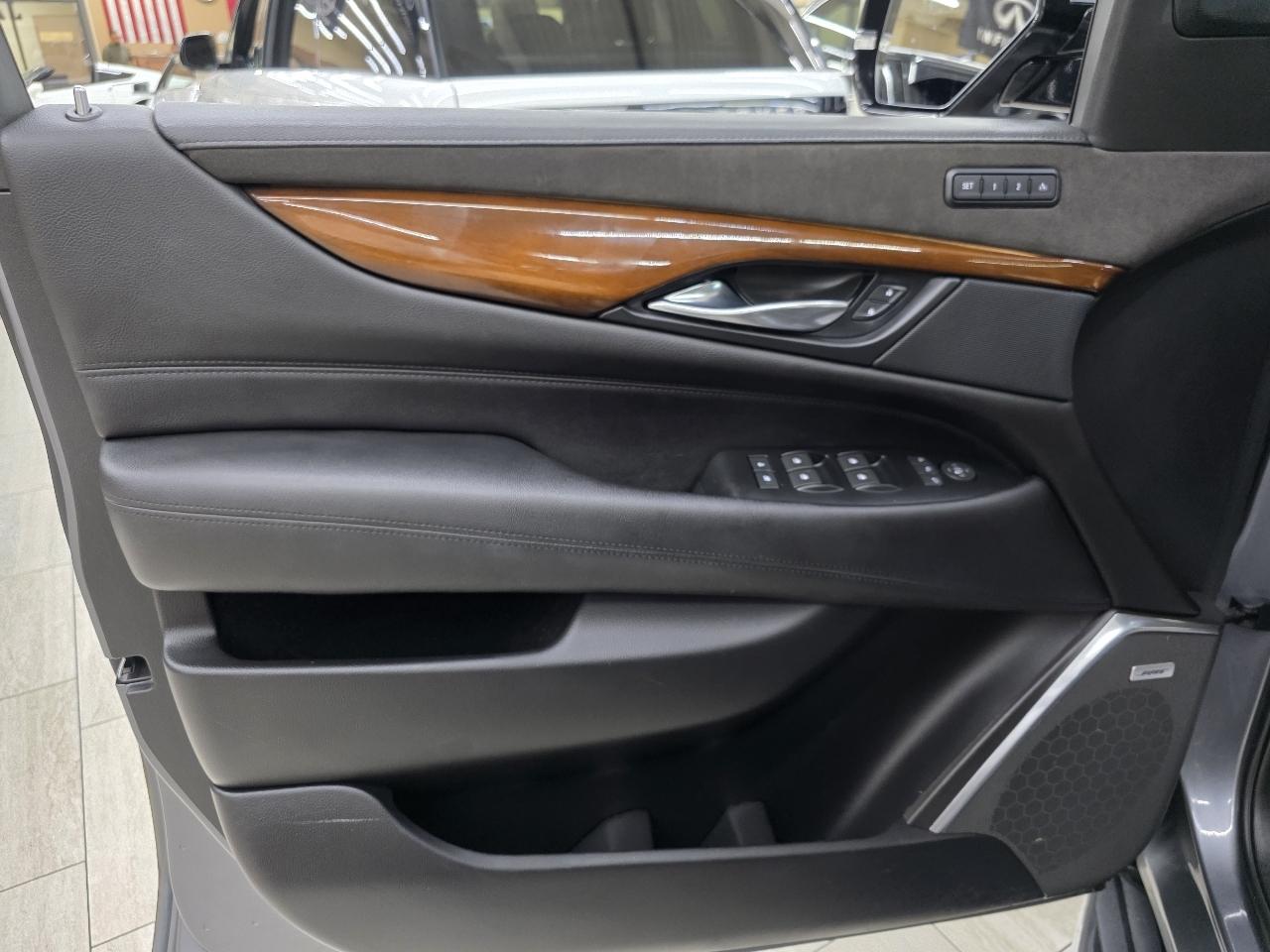 Cadillac Escalade ESV 2WD Luxury 2018