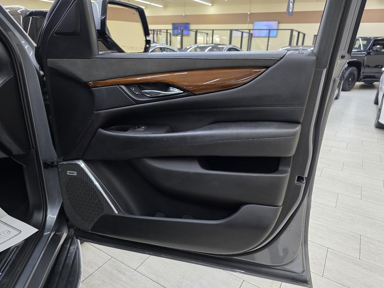 Cadillac Escalade ESV 2WD Luxury 2018