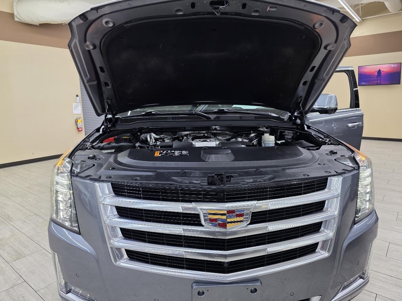 Cadillac Escalade ESV 2WD Luxury 2018
