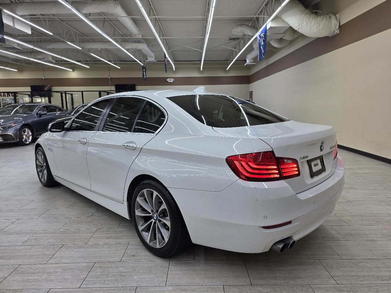BMW 5-Series 528i xDrive 2016