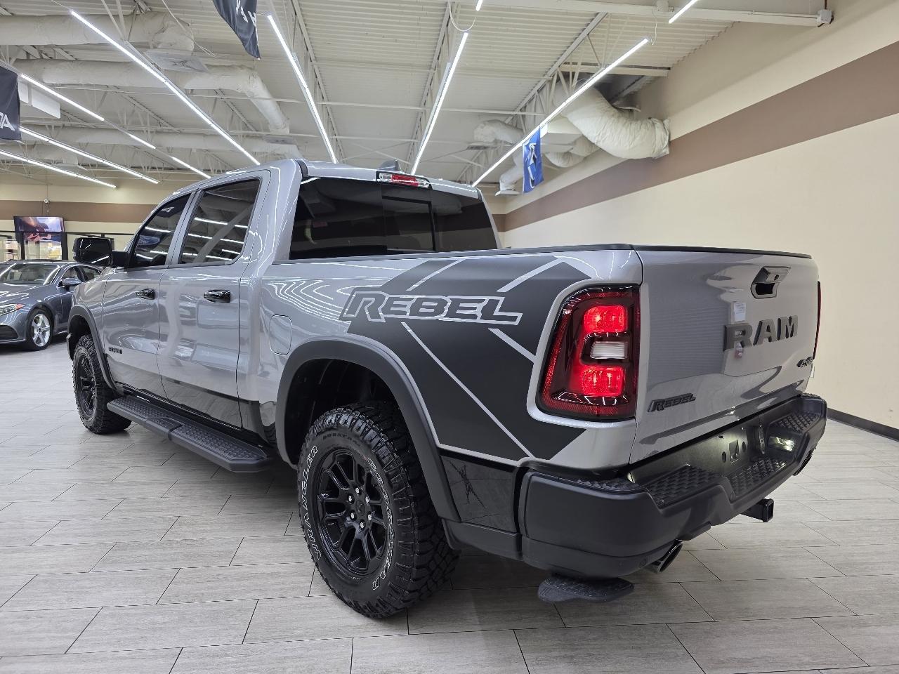 RAM 1500 Rebel Crew Cab SB 4WD 2025