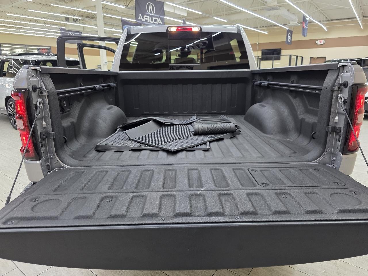 RAM 1500 Rebel Crew Cab SB 4WD 2025