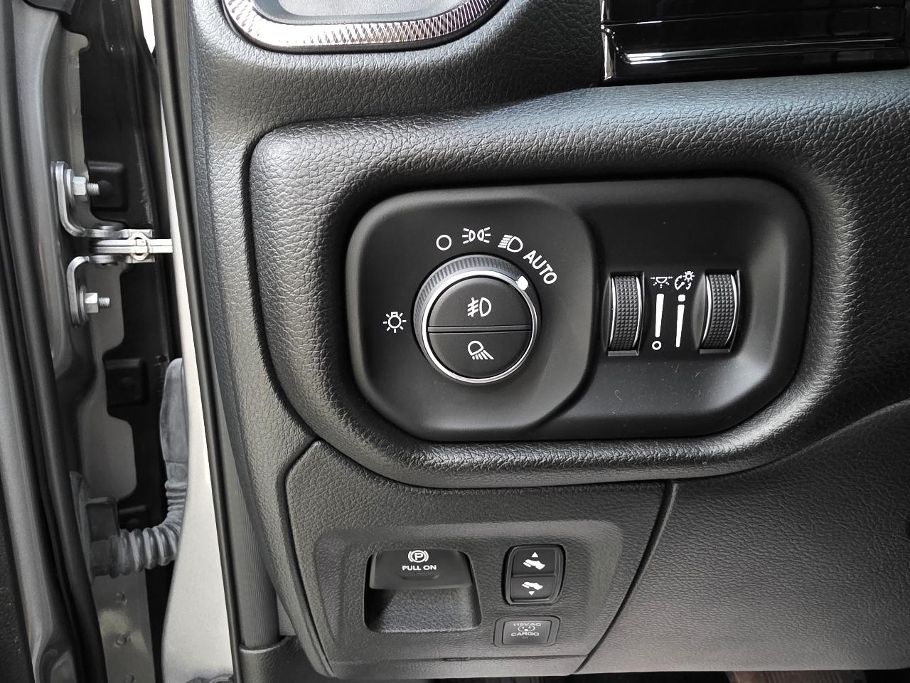 RAM 1500 Rebel Crew Cab SB 4WD 2025