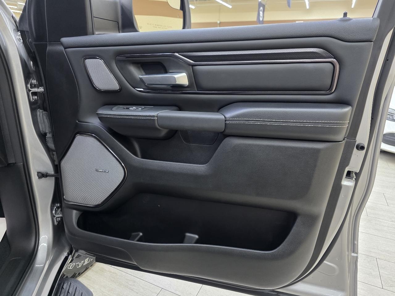 RAM 1500 Rebel Crew Cab SB 4WD 2025