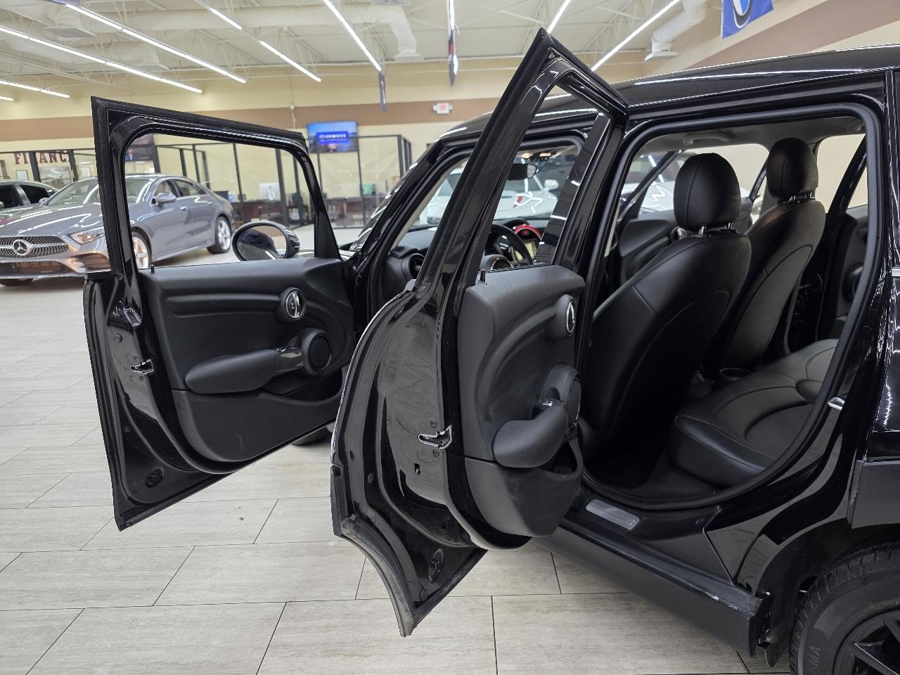 MINI Cooper 4-Door 2018