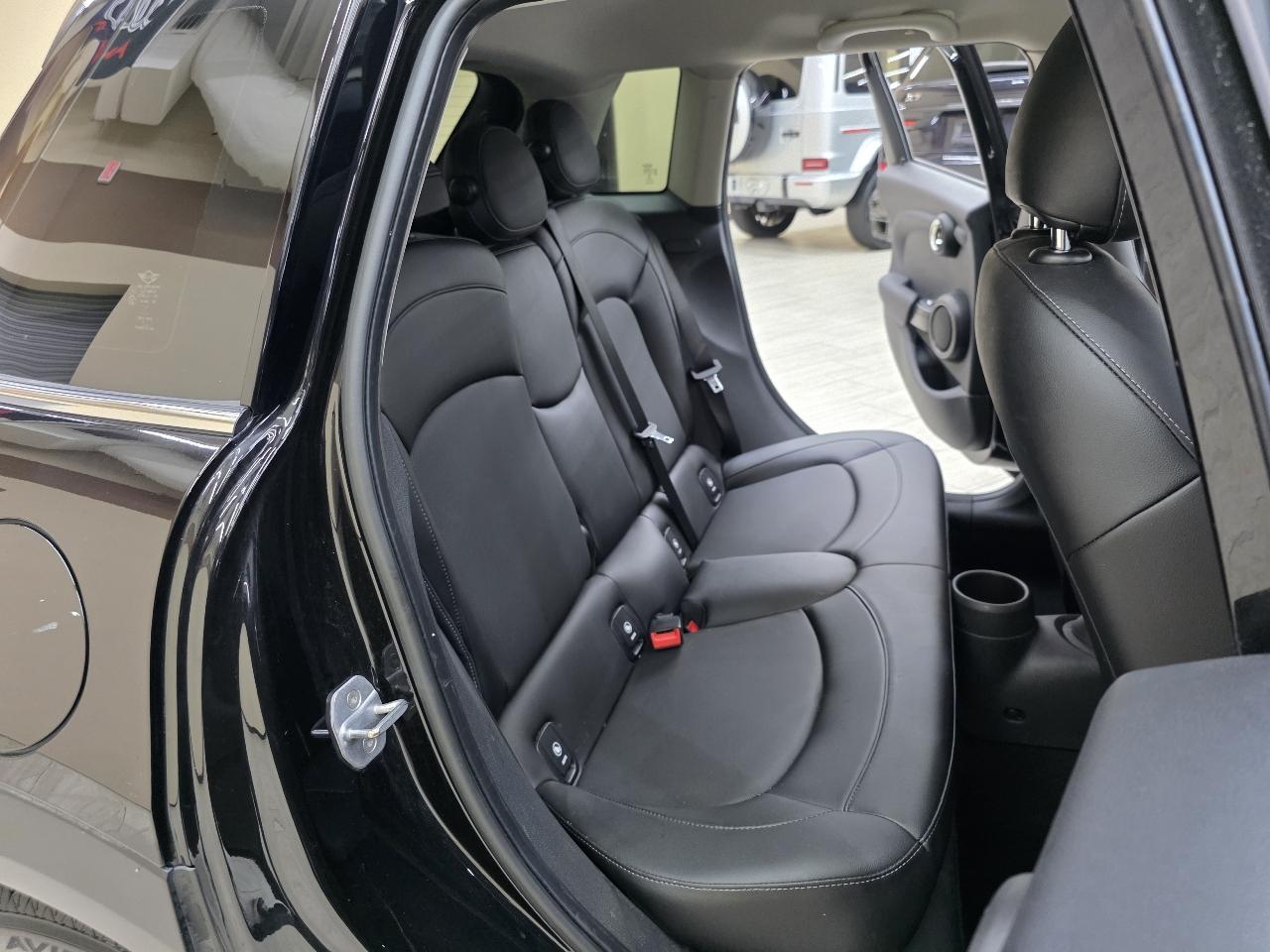 MINI Cooper 4-Door 2018