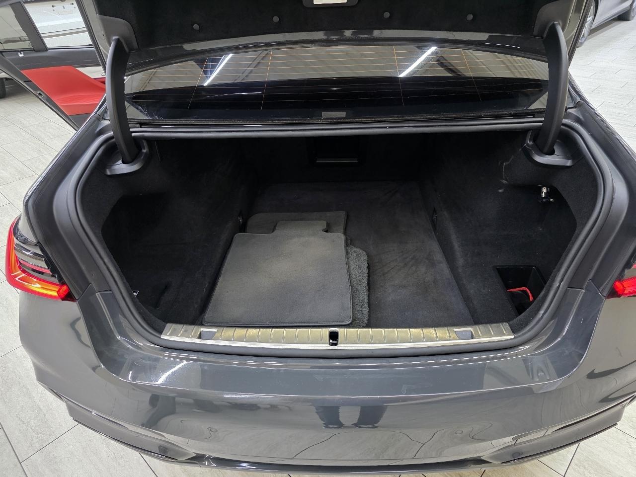 BMW 7-Series 750i xDrive 2021