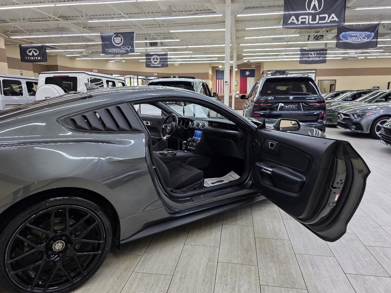 Ford Mustang EcoBoost Coupe 2020